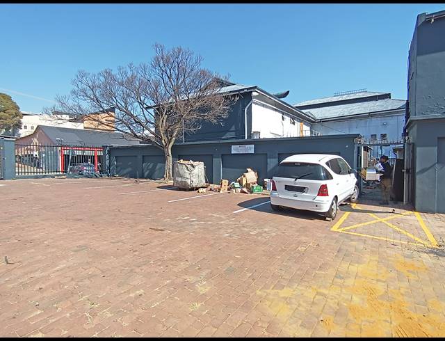 890M² BUILDING FOR SALE IN MELVILLE
